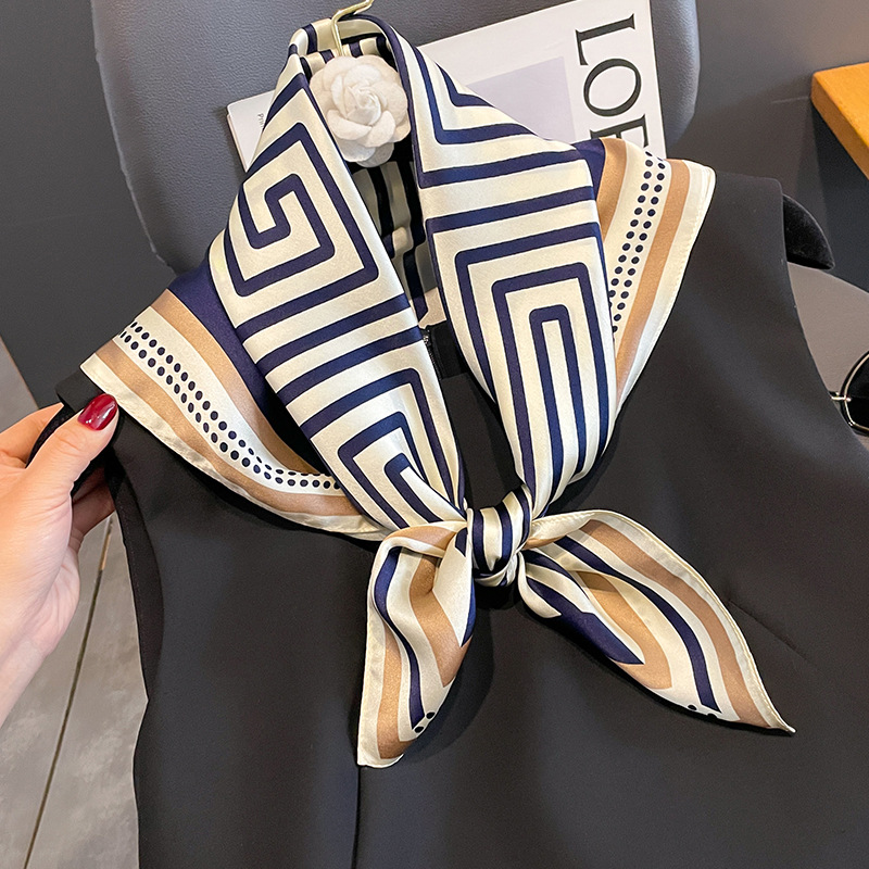 Luxe Merk Halsdoek Lente Vierk - Women Accessories Brands recensie en prijs