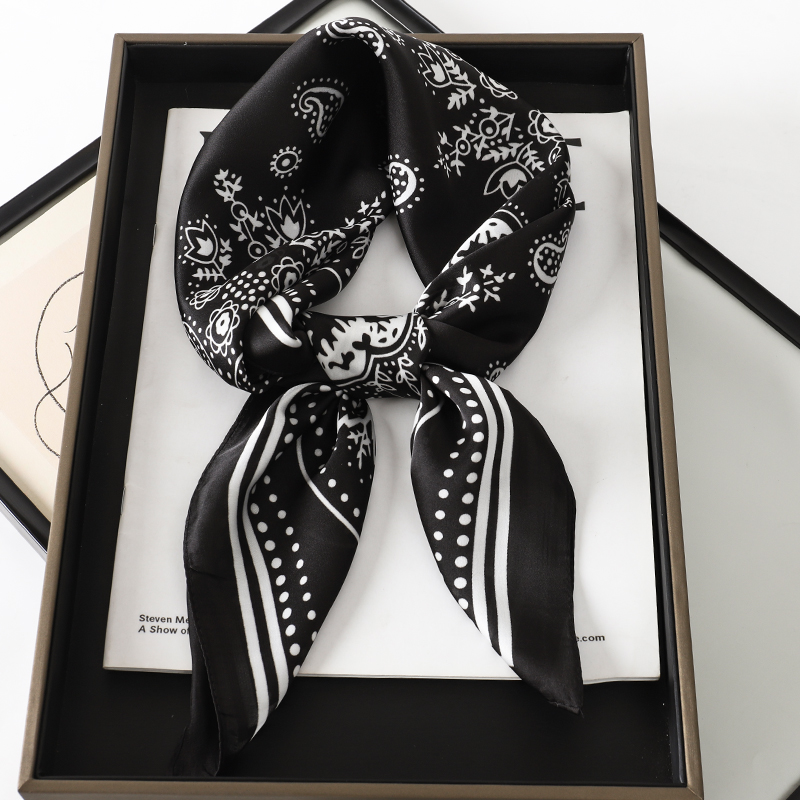 Luxe Merk Zijde Vierkante Pais - Women Accessories Brands recensie en prijs