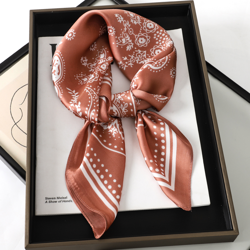Luxe Merk Zijde Vierkante Pais - Women Accessories Brands recensie en prijs